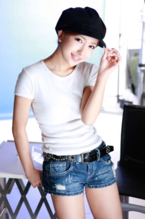 yin荡的护士乳在办公室揉H_4K高清在线观看